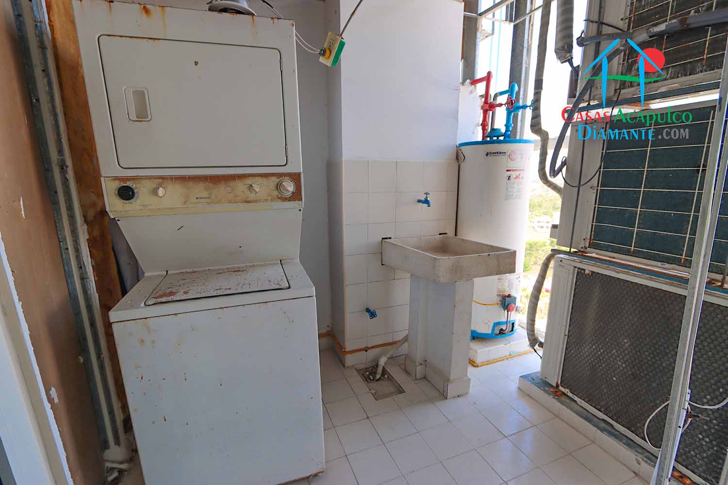 Maralago E 1201 - Área de servicio después de Otis 1